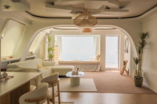 Double-decker pension Ocean view duplex with a view of Cheongsapo Beach train #High-rise view#Ocean front view