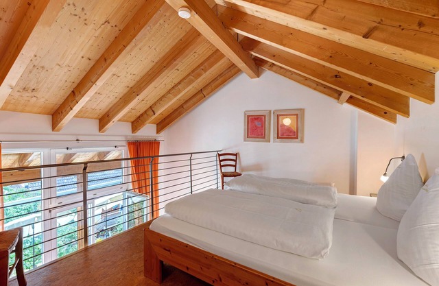 Double Room 2 with Lake View, Balcony and Wi-Fi