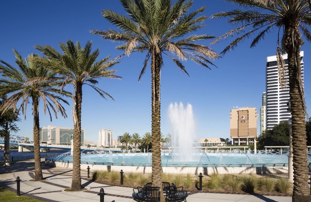 DoubleTree by Hilton Hotel Jacksonville Riverfront