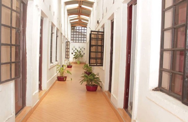 Dover Hotel Bondo