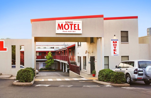 Downs Motel
