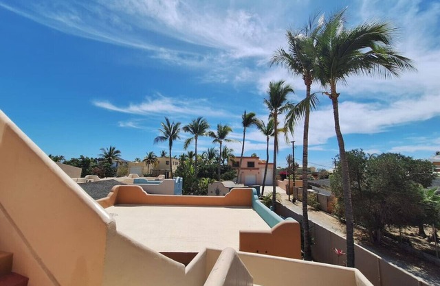 Downtown Aparment Steps To The Beach 2