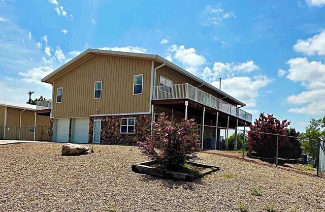 Downtown barn dominium house with views and lots of space