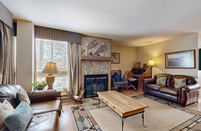 Downtown condo with hot tubs & pool - 100 yards to Breck Connect Gondola