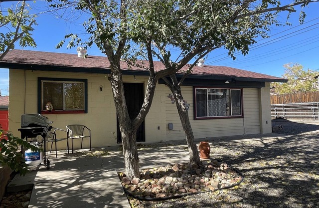 Downtown Cottage-Your adventure awaits!