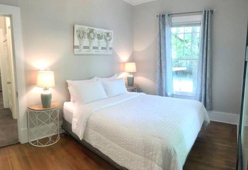 Downtown Gem- Walking Distance to Newton Square