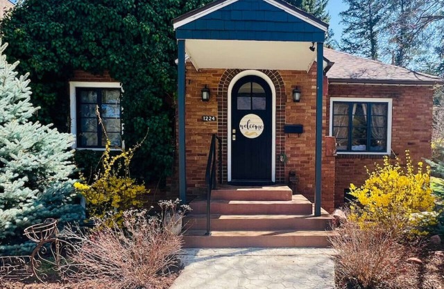 Downtown Glenwood Retreat