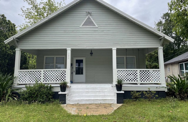 Downtown Historic Acorn Cottage
