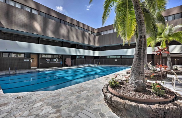 Downtown Honolulu Suite Near Ala Moana Beach!