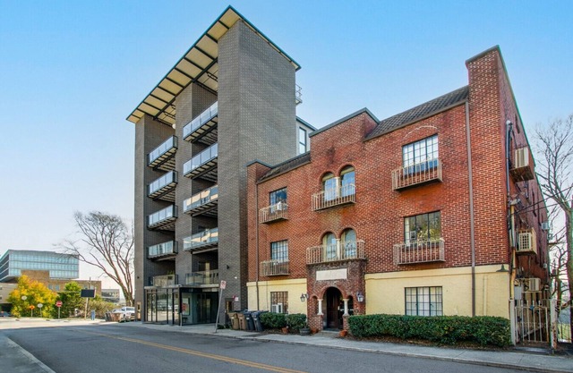 Downtown Knoxville Condo near UT