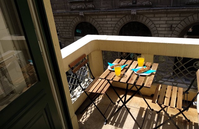 Downtown Location, Fully Equipped, Very Spacious, Classic-modern, Renovated Flat