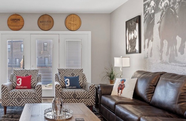 Downtown Lux | 2BR | Patio-Garage | Walk to Rupp