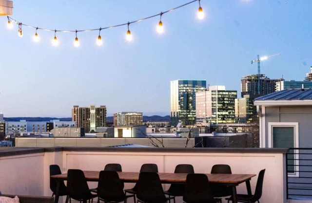 Downtown Nashville/The Gulch/Rooftop Deck
