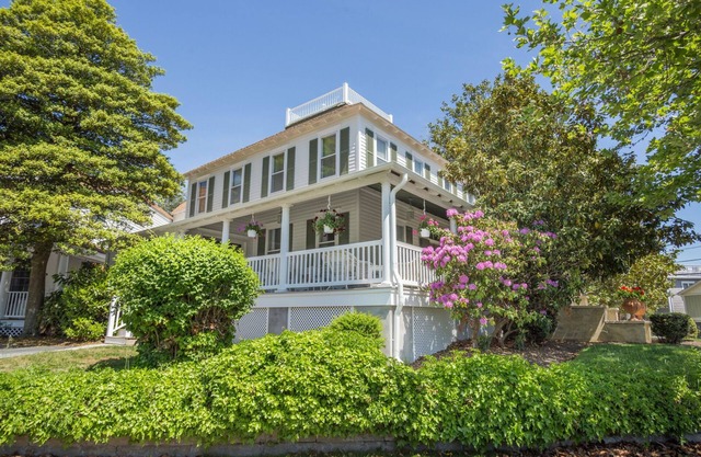 Downtown Rehoboth Beach w/7 Suites Parking Steps to the Beach!