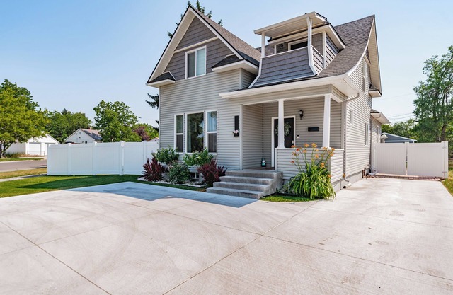 Downtown Vintage Dreamhouse near the Snake River Greenbelt
