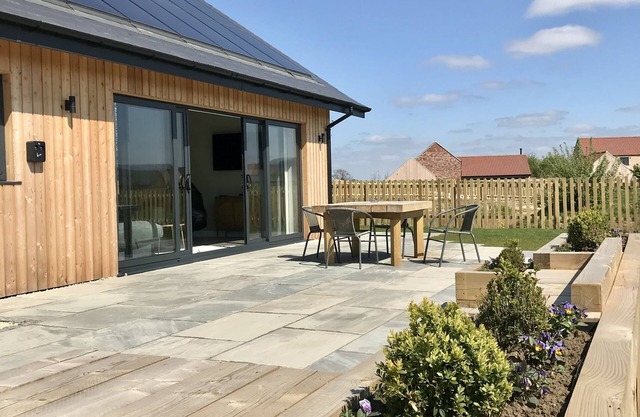 Dragonfly Cottage, Ashlin Farm Barns