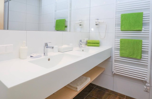 Dreibettzimmer mit Südbalkon - Haus Maria