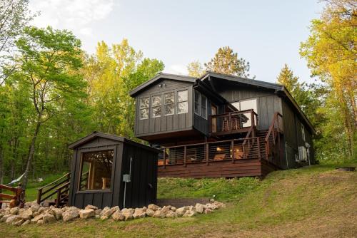 Driftless Cabin - Sauna, Firepit, BBQ