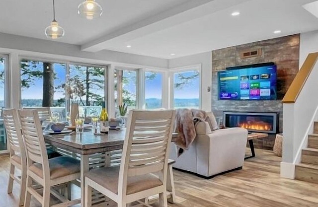 Driftwood Dreams: Beautiful views, cozy for Fall!