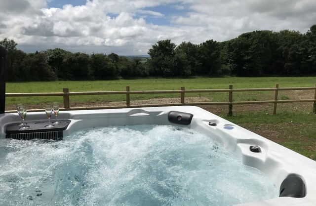 Dryslwyn, Aberporth - Two Bedroom Cottage, Sleeps 4