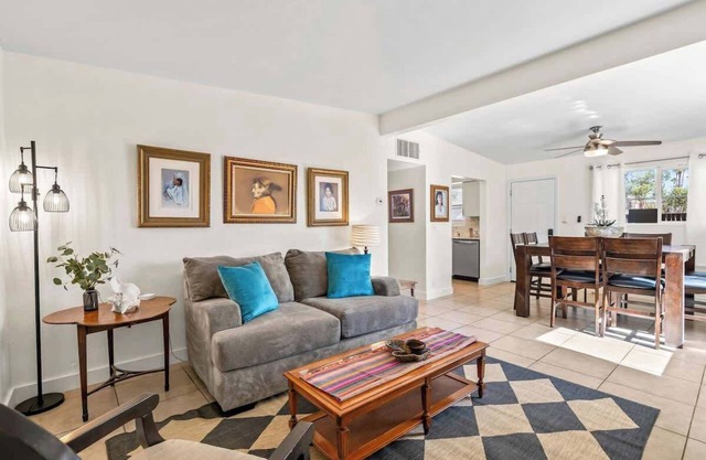 DT Retreat Cozy & Close to UofA!