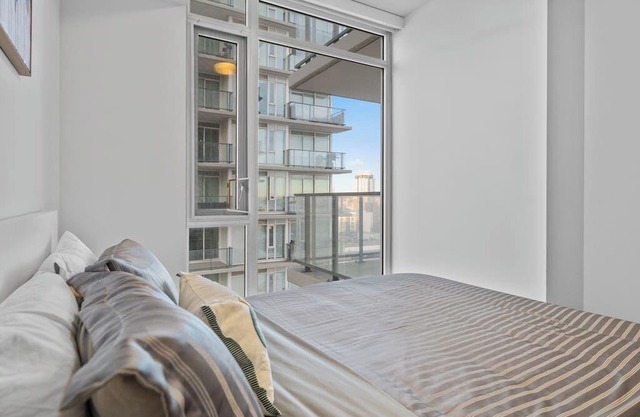 DT Views | AC | UG Parking | Walk to Saddledome