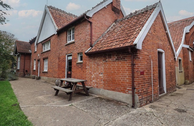 DUCHESS COTTAGE, family friendly, with a garden in Wickham Market