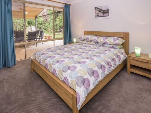 Dunsborough Cape Retreat, walk to beach and town
