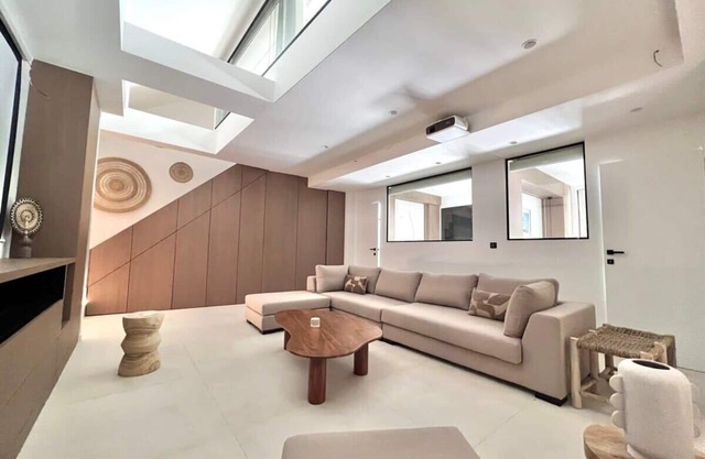 Duplex élégant au cœur du Marais avec cinéma - 6P