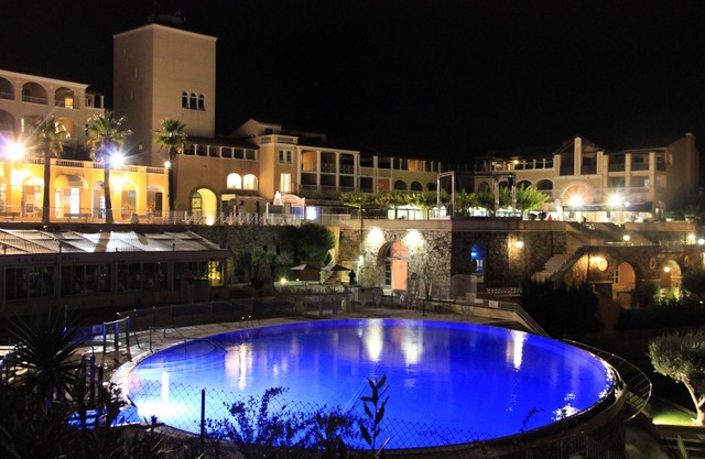 Duplex 40m2. sea view and golf. Loggia and solarium. 2/3 pieces. CAP ESTEREL VILLAG