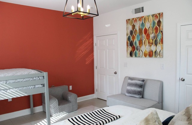 [Duplex] Casa Maria Bonita - Luxury 3-bedroom rental with AC, WiFi in McDonough