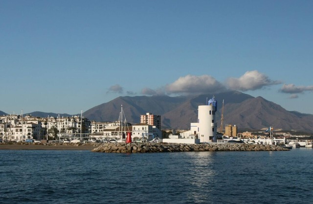 Duquesa (El Castillo, Manilva) BeachFront complex/GF2Bed2Bath/AirCon/WiFI/Garage