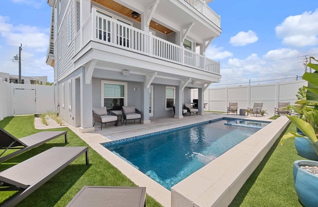 E Komo Mai - Pool, Elevator, Roof Deck Views