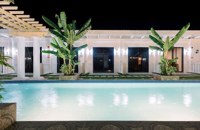 E L Westensee Resort