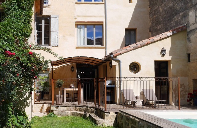 Early 1800's Stone Townhouse In The Historic Village Of Uzes + Pool And Garden