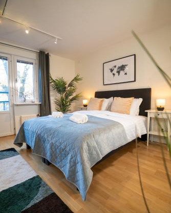 Earth-Toned Studio, Near Haga & Järntorget