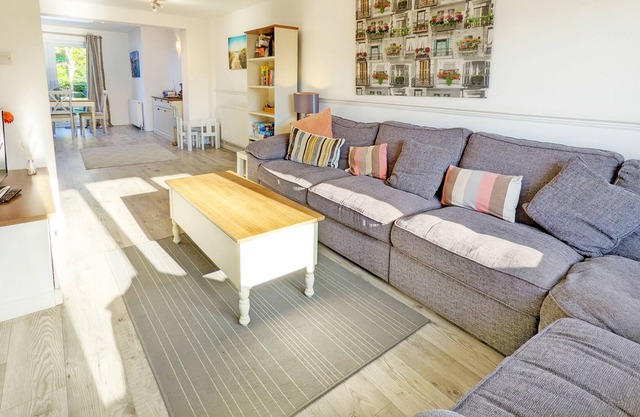 East Head, West Wittering - a cottage that sleeps 6 guests in 3 bedrooms