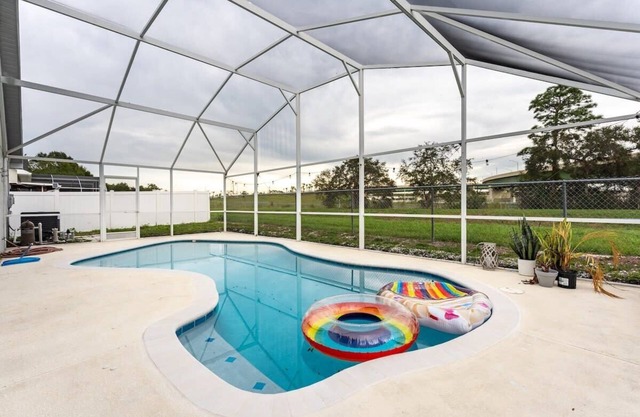 East Orlando Getaway - 3BR/2BTH * Private Pool