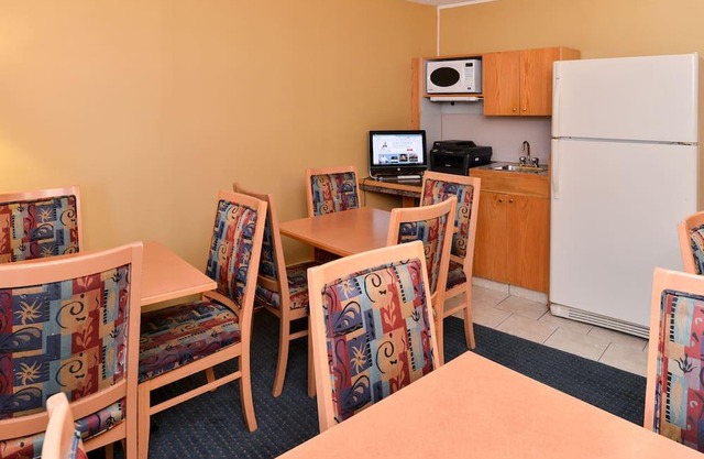 Econo Lodge Motel Village