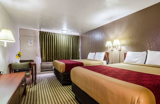 Econo Lodge Winfield