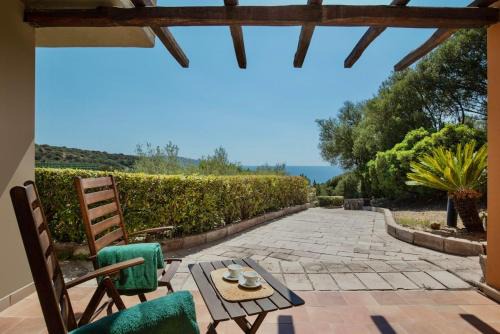 Ecovillage with swimming-pool surrounded by greenery, apartments with air conditioning and outdoor private area