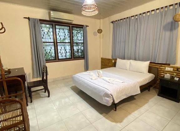 Ecran Riverfront Guesthouse