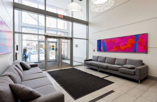 Edmonton - Hendrix 2BB