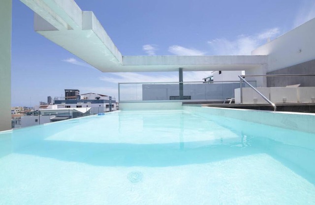 EIrene Cozy Apt 3 BR W/Pool, BBQ and roof Top