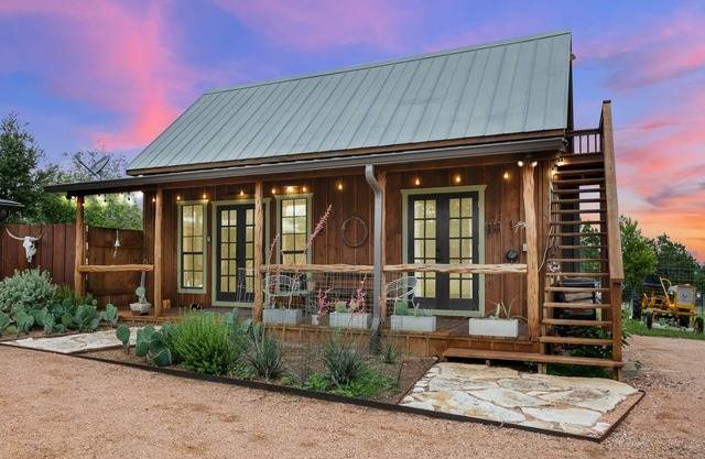 El Camino Ranch Cabin | 2/1 | Pet Friendly | Wet Bar
