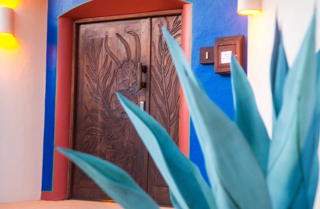 El Cedro Deluxe Suite w/Kitchenette at Villas Los Arcos by Playa La Ropa