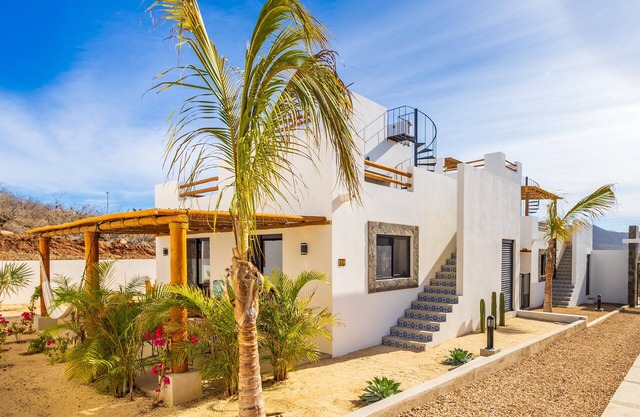 El Corazón Contento | Cerritos Beach