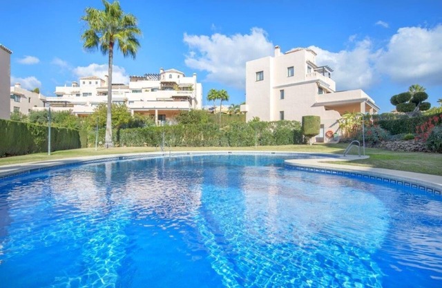 El Manantial De Santa Maria, Elviria. 2 bedroom apt. Luxury apt. to. renovated.