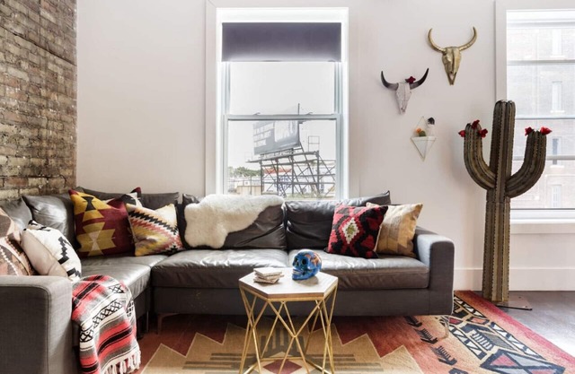 El Motel Tres Penthouse in Logan Square that sleeps 12 + grill & backyard patio