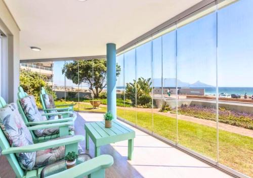 El Mufasa beachfront apartment with stunning views